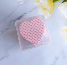 Cargar imagen en el visor de la galería, Heart-shaped Pink Adhesive Cleanser Wipes
